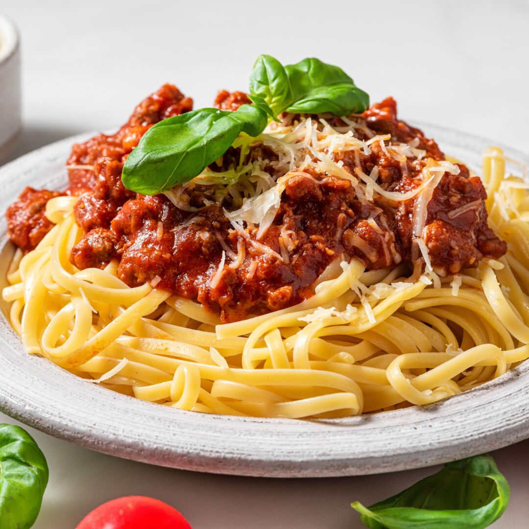 16-roman-meat-sauce-and-linguini-pasta-recipe-with-basil-and-parmesan