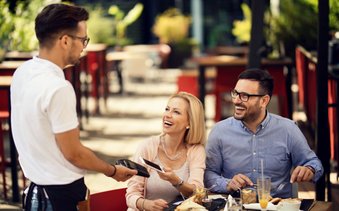 How to Attract Summer Tourists and Visitors to Your Restaurant